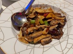 冬笋蘑菇炒雪花牛肉-北京柏悦酒店·锦庭餐厅Dining Room