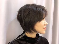-UN·SAKA 右嗯造型