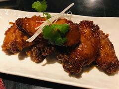 甜辣鸡翅佐以辣蒜汁-WOLFGANG PUCK KITCHEN & BAR(迪士尼小镇店)