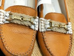 -爱革·洗衣改衣·洗鞋修鞋·洗包修包·奢侈品护理(宝地广场店)