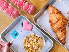 杏仁可颂-WHEN PIGS FLY当猪飞