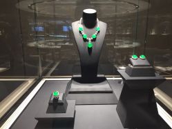 -北京七彩云南翡翠珠宝旗舰店(月坛店)