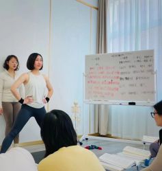 -亚太瑜伽普拉提学院