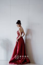 -曼青婚纱礼服馆
