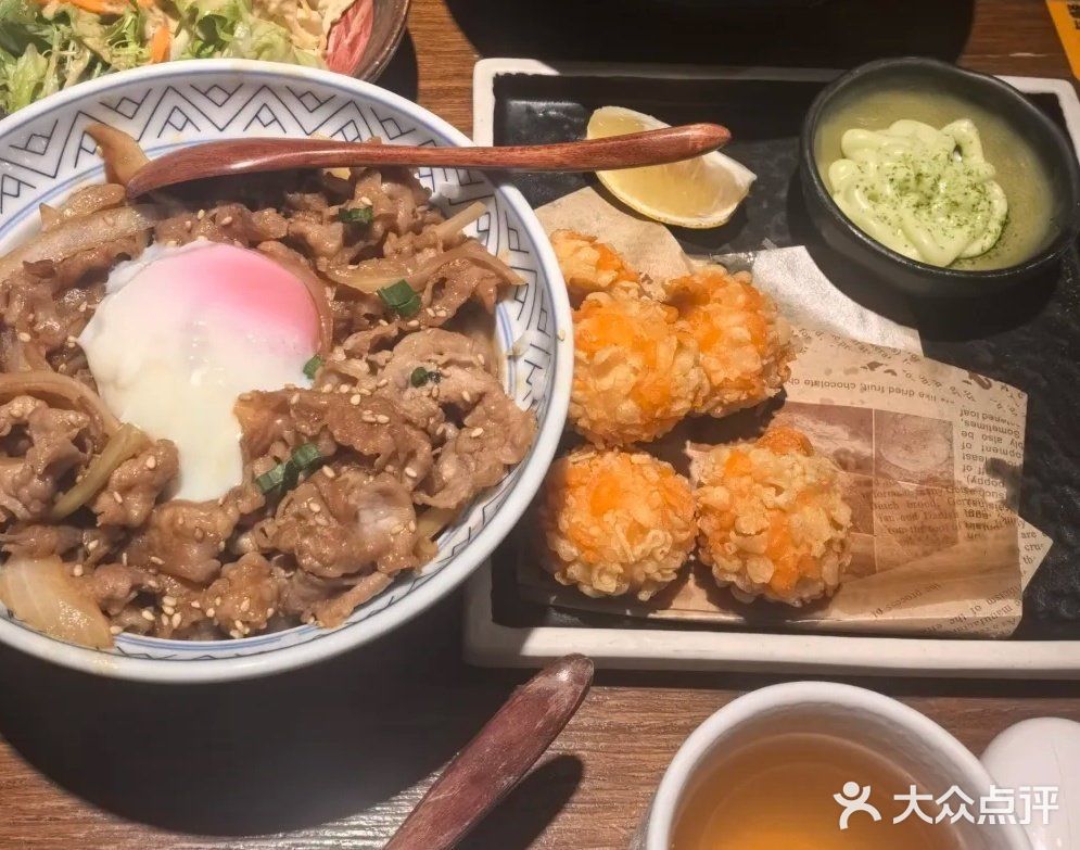 白石の深夜食堂的蒲烧鳗鱼饭，简直绝了！🤤
