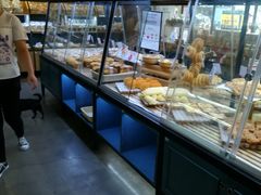 -万利隆·活力烘焙(人民路店)