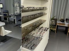 -视野联行眼镜•蔡司•依视路(温江店)