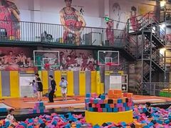 -极限Jump蹦床·新潮玩运动世界·室内乐园·团建·派对中心