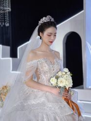 -派丽莫Pellimo原创设计婚纱品牌