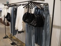 -URBAN REVIVO(上海中庚漫游城店)