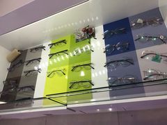 -提一眼镜·蔡司·依视路(小寨店)