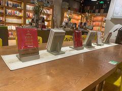 -新华里咖啡书吧(新华书店小寨店)