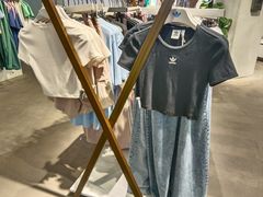 -阿迪达斯(武林银泰三叶草店)