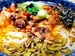 鸡肉米线-八月美食小馆(银泰城总店)