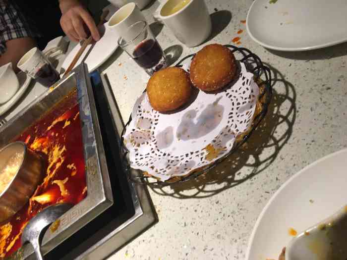 万家红火锅-"之前这边是一个茶楼好像,现在把几层楼全部.