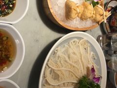 -尚尚仙·酸汤猪手·猪肚鸡火锅(华联万柳购物中心店)