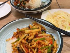 -西部马华清真兰州牛肉面·烧烤夜市(三里河店)