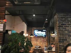 大堂-何师烧烤·香辣蟹·川菜·30年老品牌(太古里旗舰店)