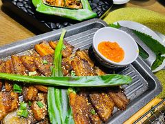 脆烤五花肉配苏子叶-雀舞云南菜(乐客城店)