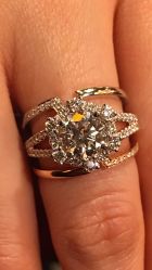 -威德钻石-克拉钻大本营(南京东路店)