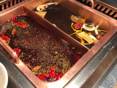 -老牌坊云南鱼豆花火锅(哈西万达店)