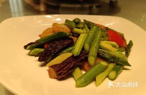 Stir-fried Scallops with Morel Mushrooms and Asparagus