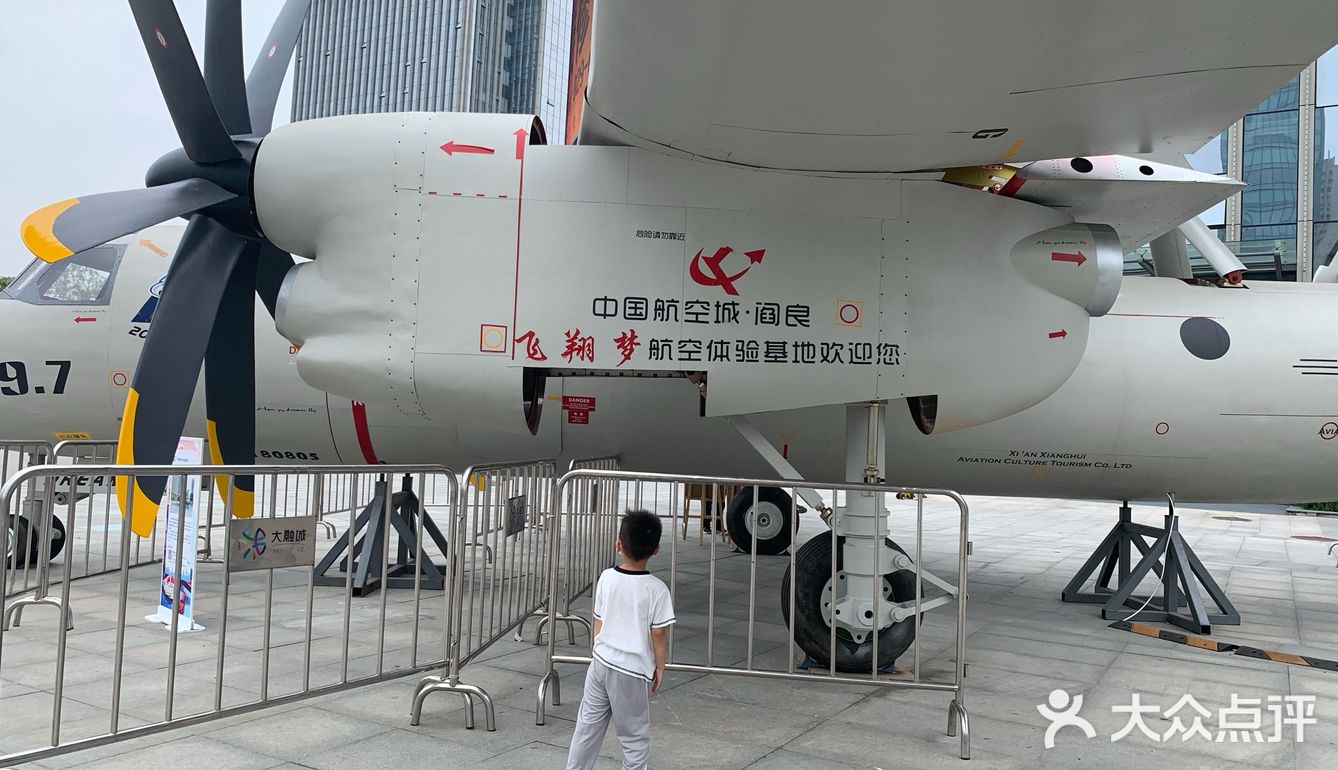 大融城航天展，孩子可以体验开飞机的感觉