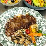 来青岛最爱的街景窗边brunch‼️雨天来好浪漫