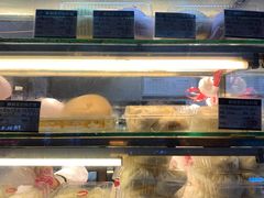 面包甜点陈列柜-白玉兰食品(汇联商厦店)