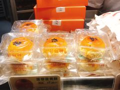 莲蓉蛋黄酥-鲍师傅糕点(国金街店)