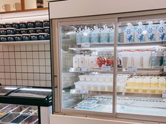 面包甜点陈列柜-白色日记·手作酸奶(麦凯乐店)