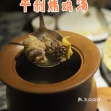 一边吃饭一边欣赏舞蹈，不香吗[胜利]