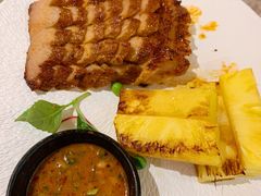 西贡炭烧烤猪颈肉配菠萝-美奈小馆·东南亚菜(福田星河COCO Park店)