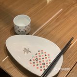居然是透明的，坐上背靠还可以，差一点舒适感