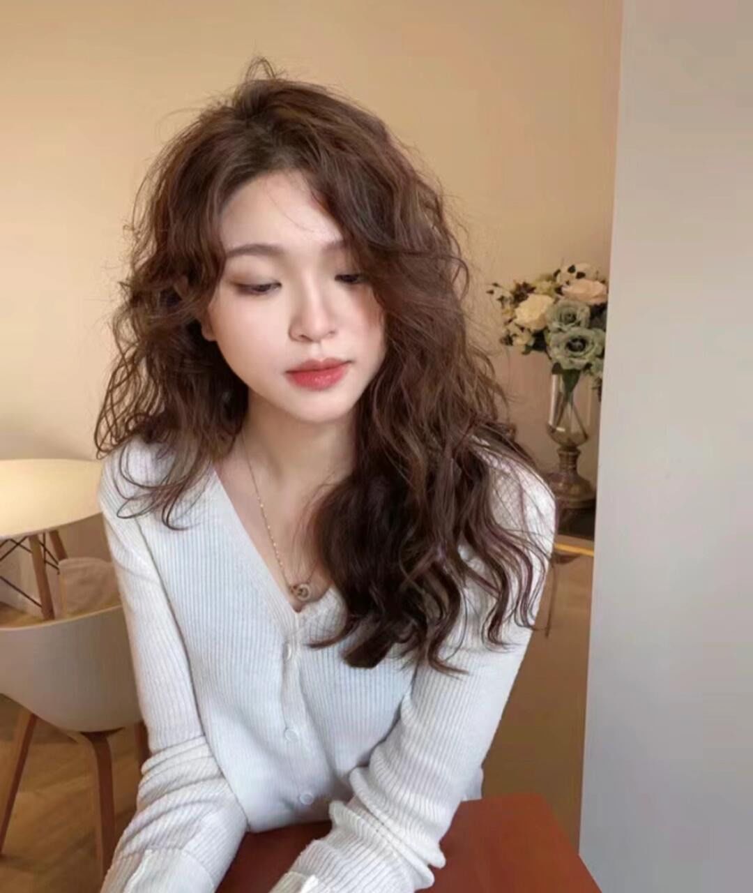 中长发不能错过的烫发发型精致的中长发层