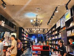 -钟书阁(松江泰晤士小镇店)