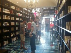 -钟书阁(松江泰晤士小镇店)