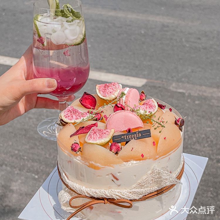 大连首家小苍兰洋菓子蛋糕店‼️真是天花板[流泪]