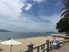 对面的沙滩-芽庄日出海滩水疗酒店