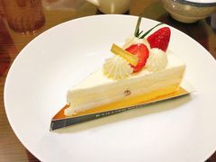 草莓奶油切片-莉莲蛋挞(大华悦沢书店)