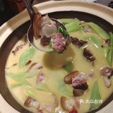 特别要夸一下他的猪蹄炖莴笋 鲜嫩的猪蹄配上清脆的莴笋