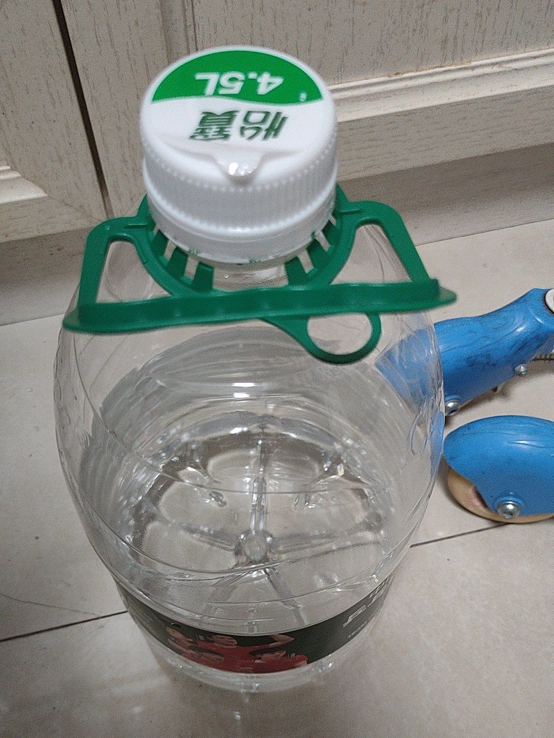 天天领红包 一天喝了大半桶水,现在感觉肚子里都是水啊