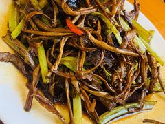 茶树菇炒牛柳-牧羊餐厅