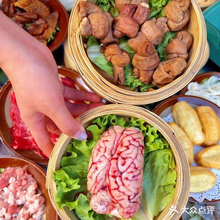 乌鲁木齐一口误终生的酸汤火锅🍲…juju好吃[流泪] 