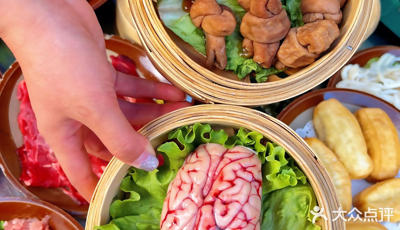 乌鲁木齐一口误终生的酸汤火锅🍲…juju好吃[流泪] 