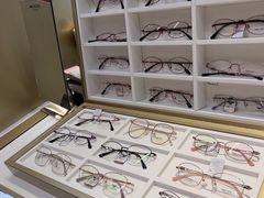 -美式眼镜·授权蔡司.依视路.尼康.豪雅.明月(南翔印象城店)