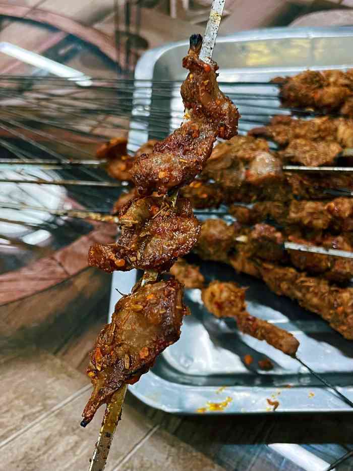 马楠烤肉-"按点评慕名而来一个人只点了一把腰子只点.