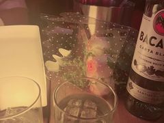 -FOUR PLAY BAR