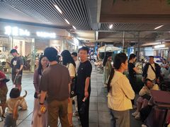 -瑞虹新天地月亮湾