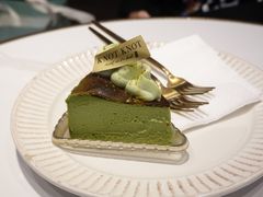 开心果巴斯克芝士蛋糕-KNOTKNOT珞珞·日式甜品(K11店)